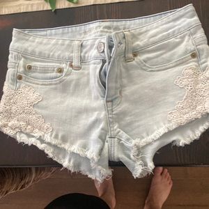 American Eagle Outfitter light acid washed jean shorts
